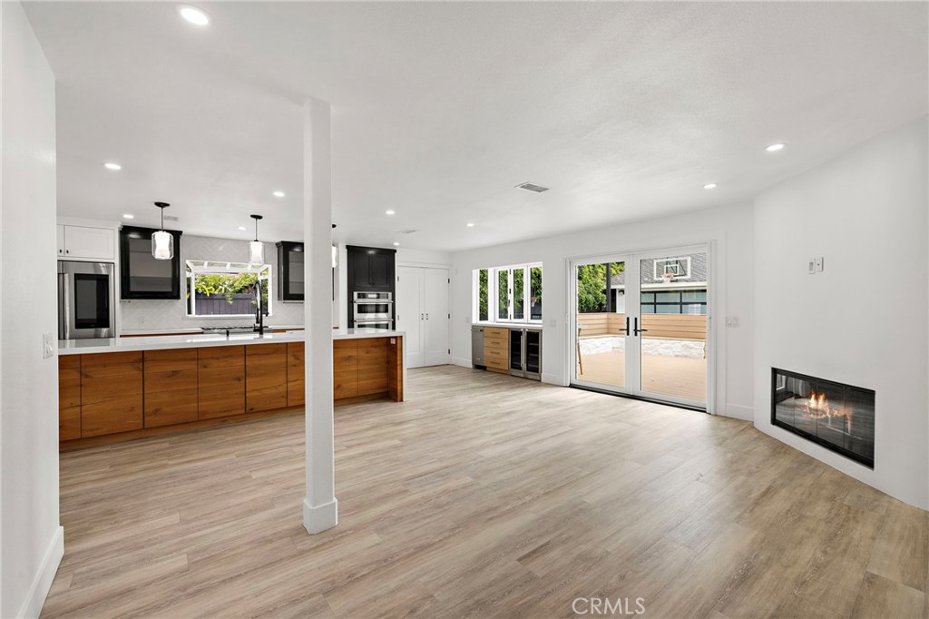 252 E 19th Street