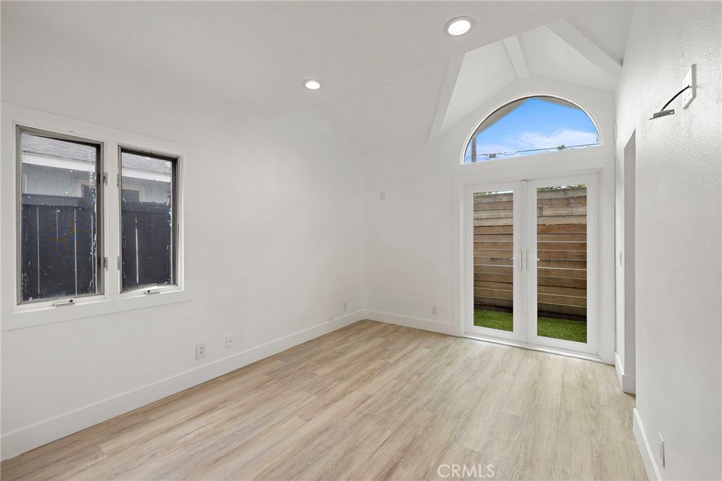 252 E 19th Street