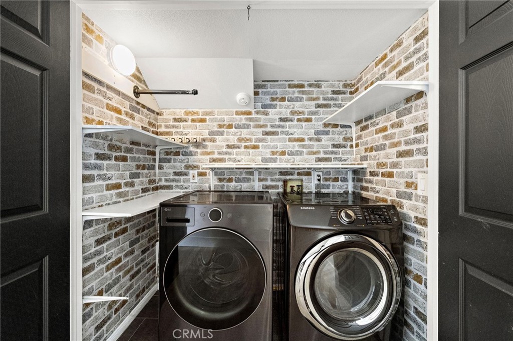 252 E 19th Street