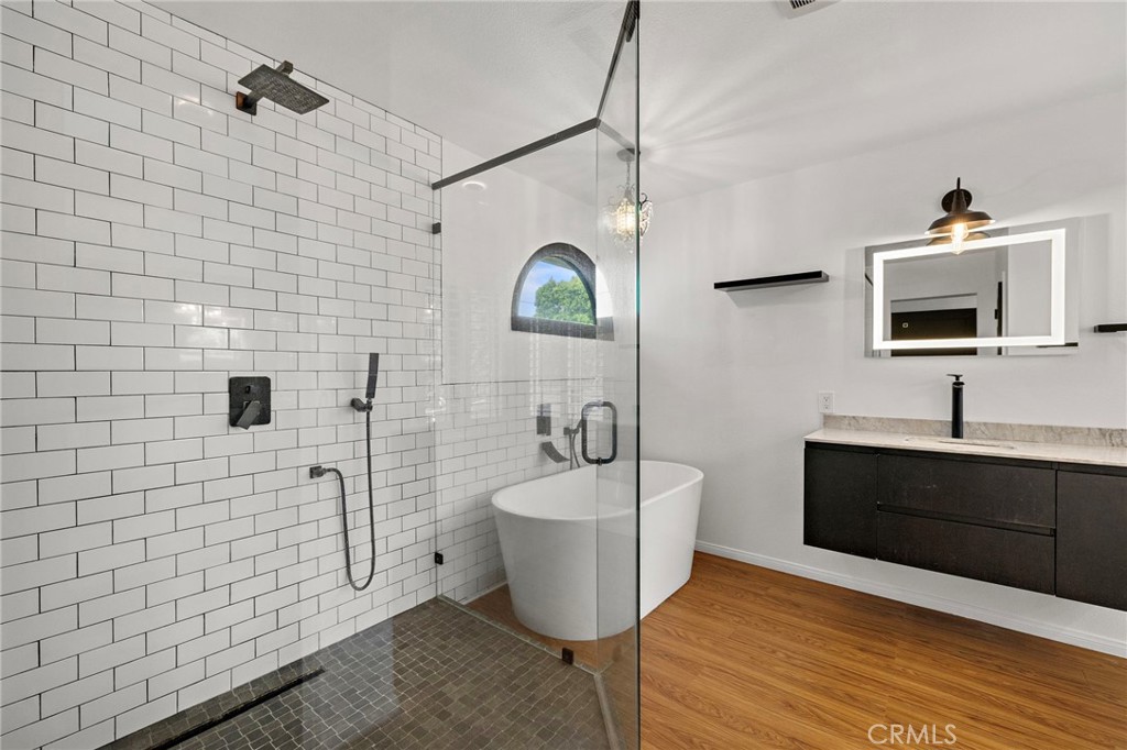 252 E 19th Street