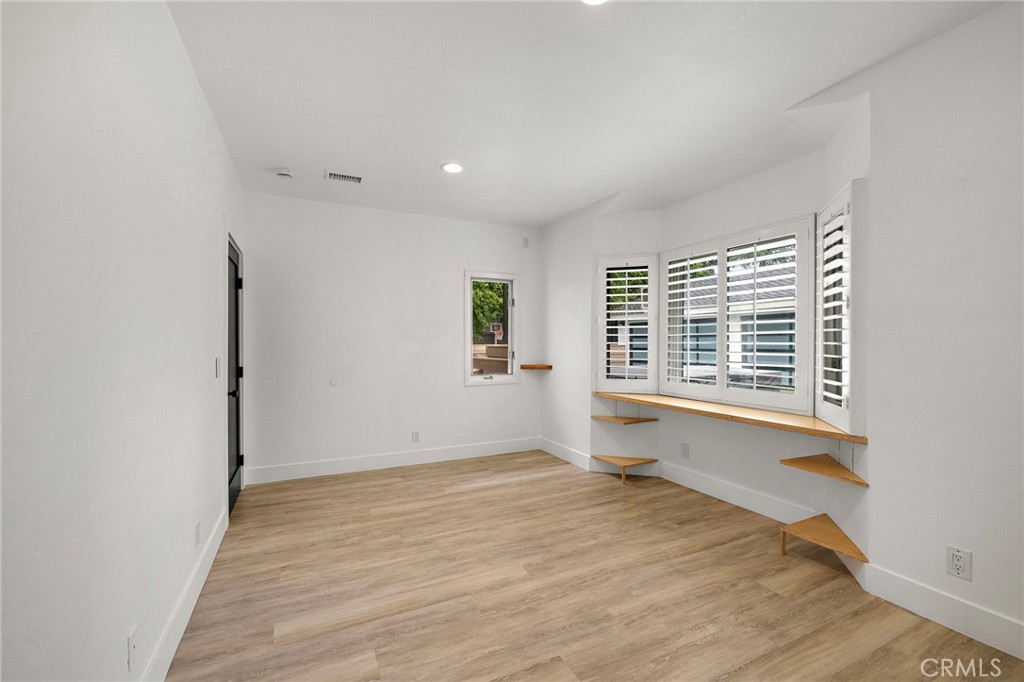 252 E 19th Street