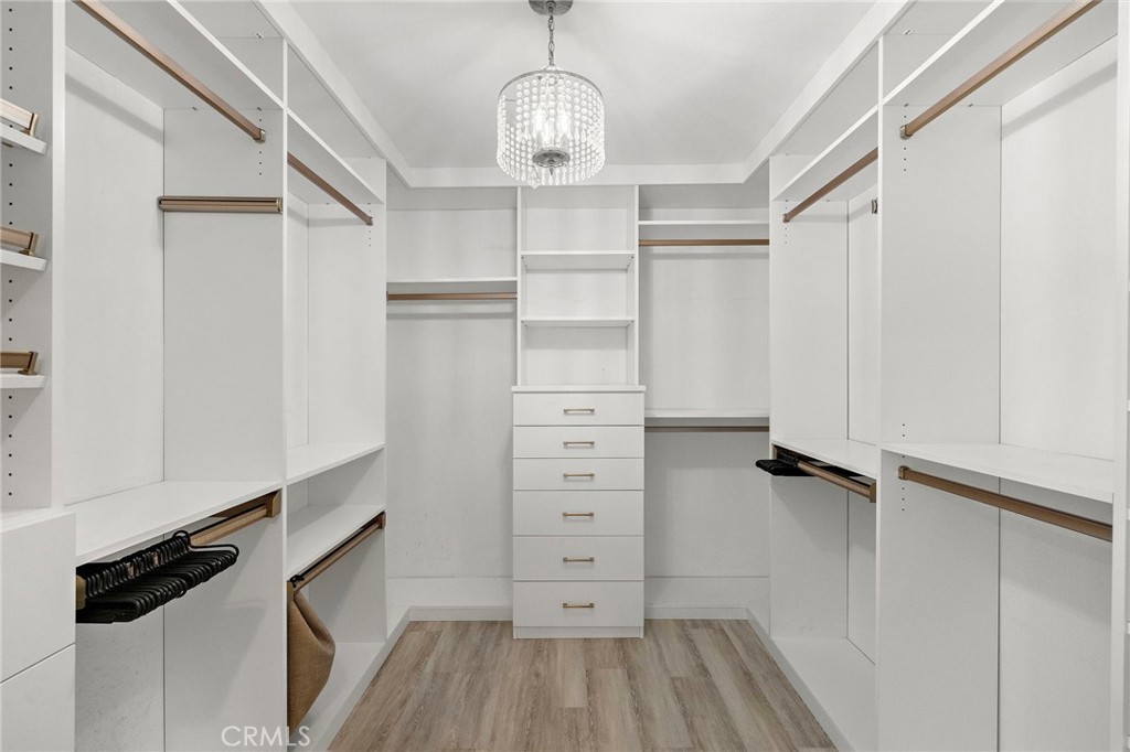 252 E 19th Street