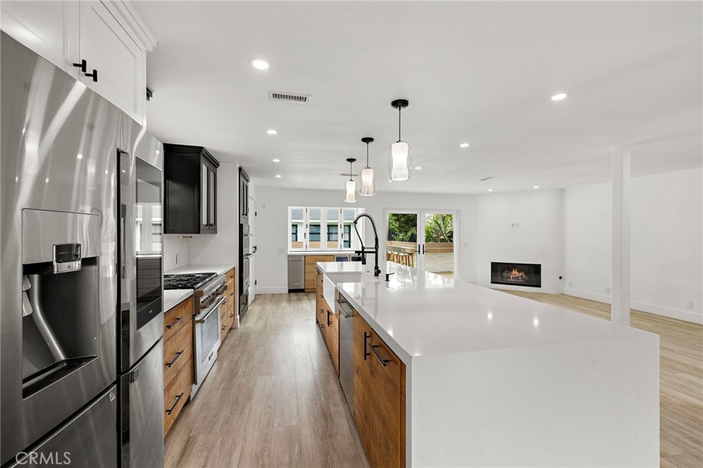 252 E 19th Street