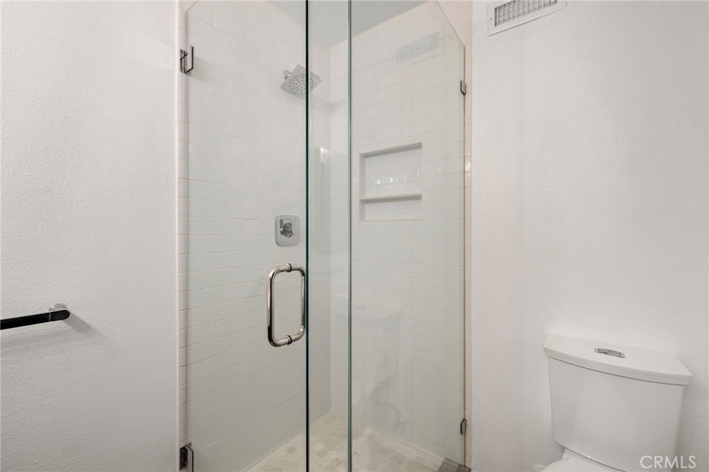 252 E 19th Street