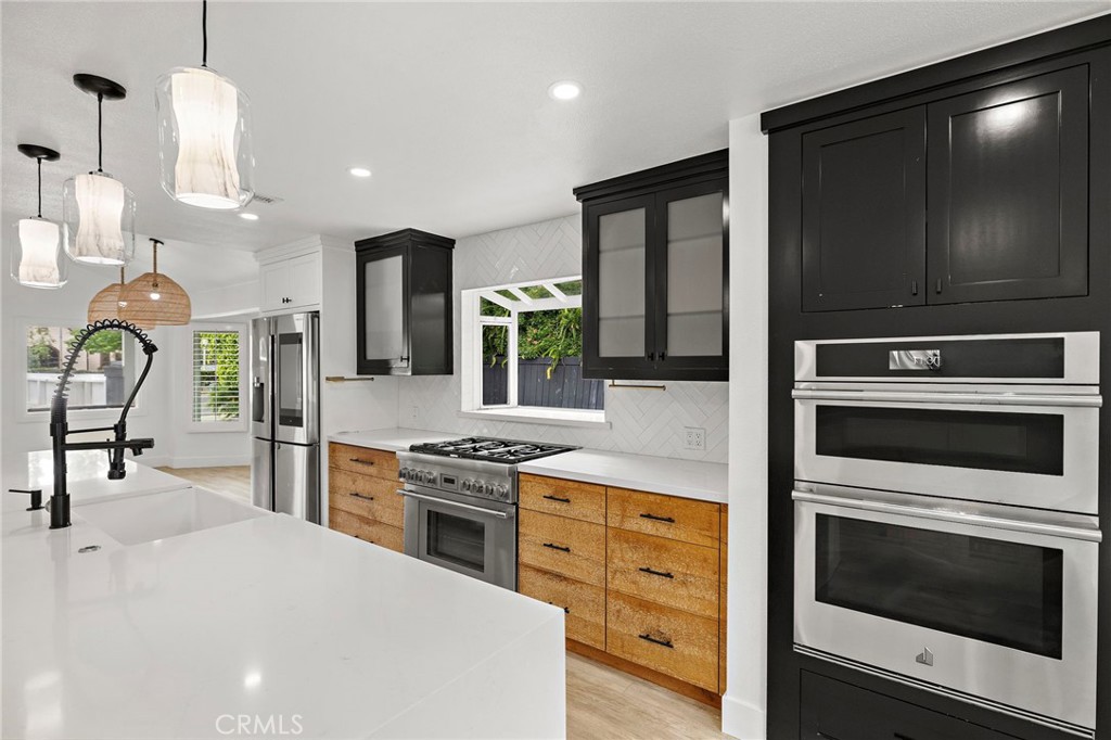252 E 19th Street