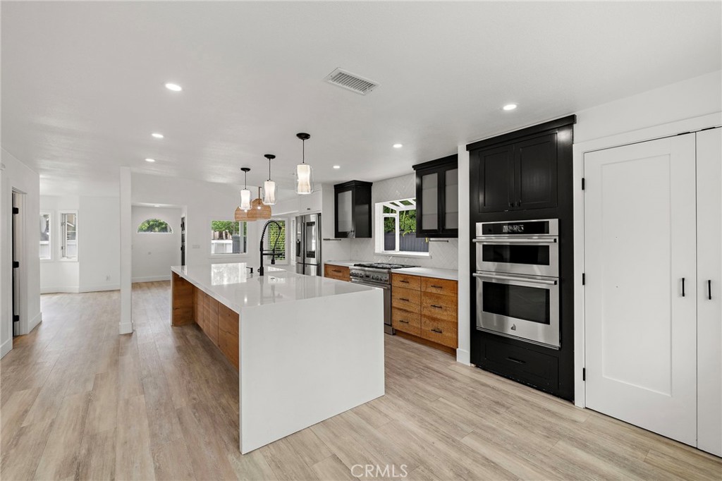 252 E 19th Street