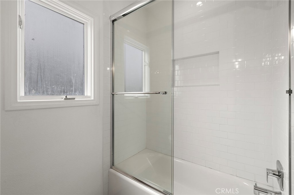 252 E 19th Street