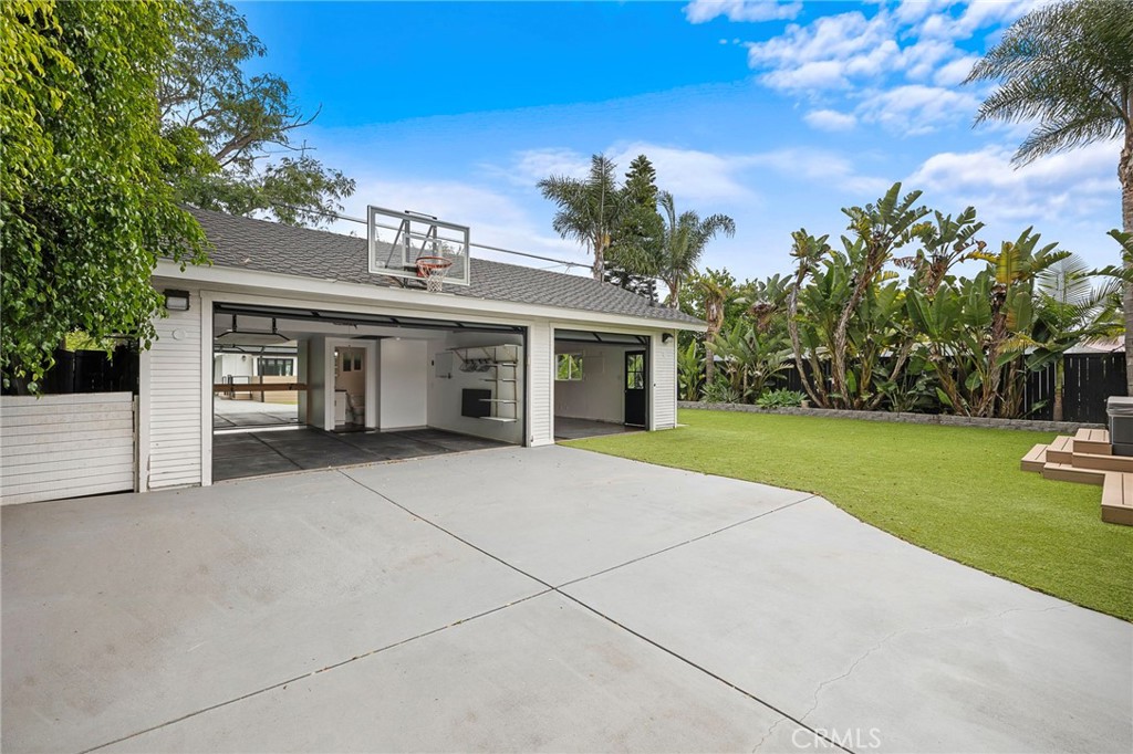 252 E 19th Street