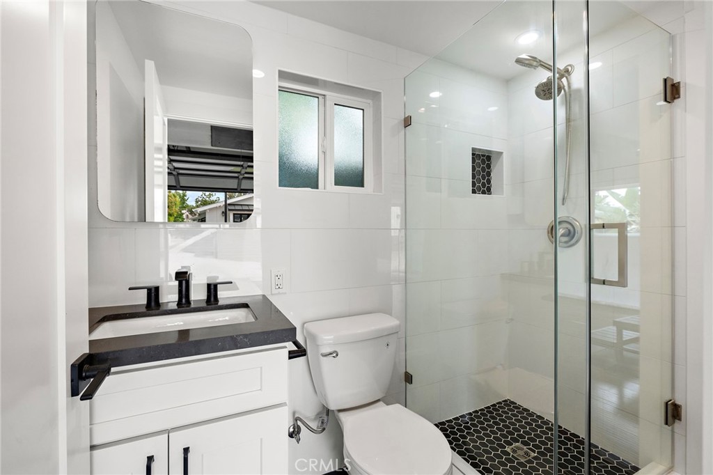 252 E 19th Street