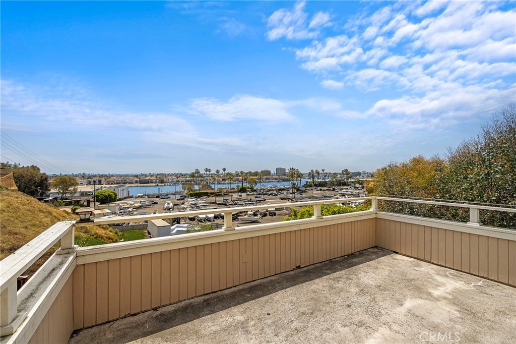 2209 Cliff Drive