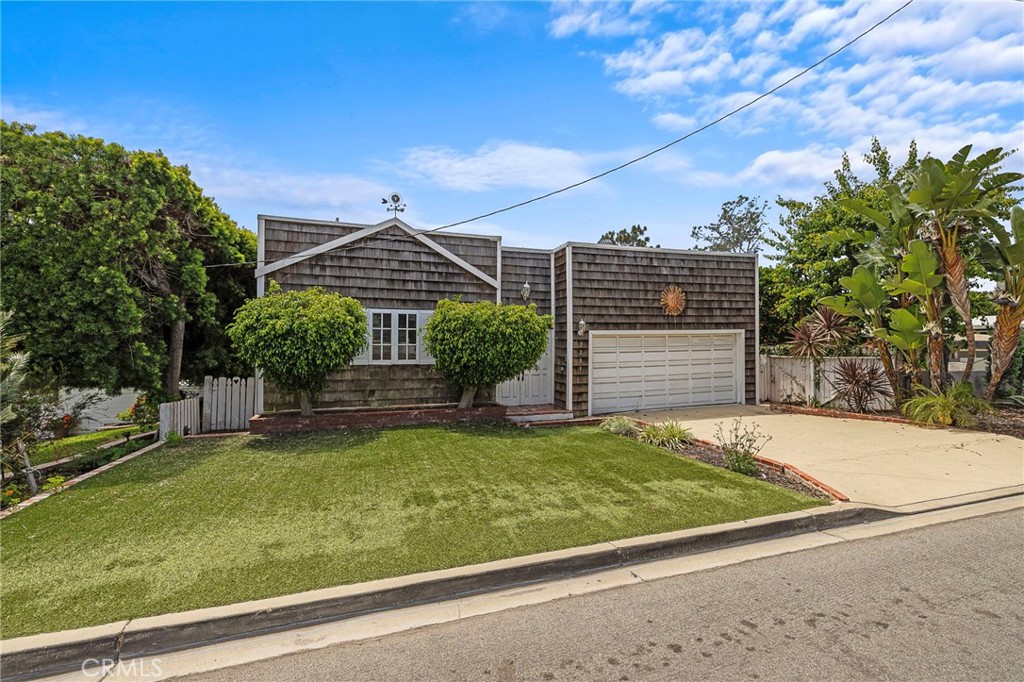 2209 Cliff Drive