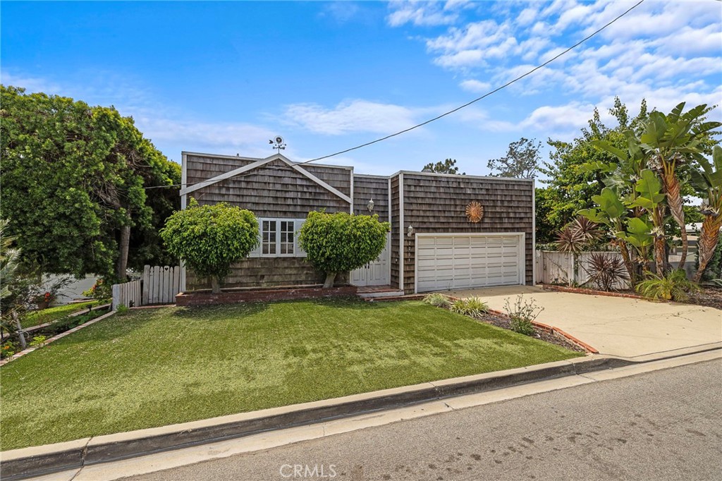 2209 Cliff Drive
