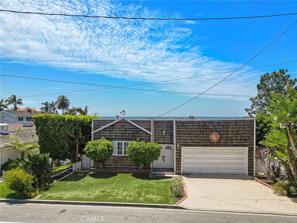 2209 Cliff Drive