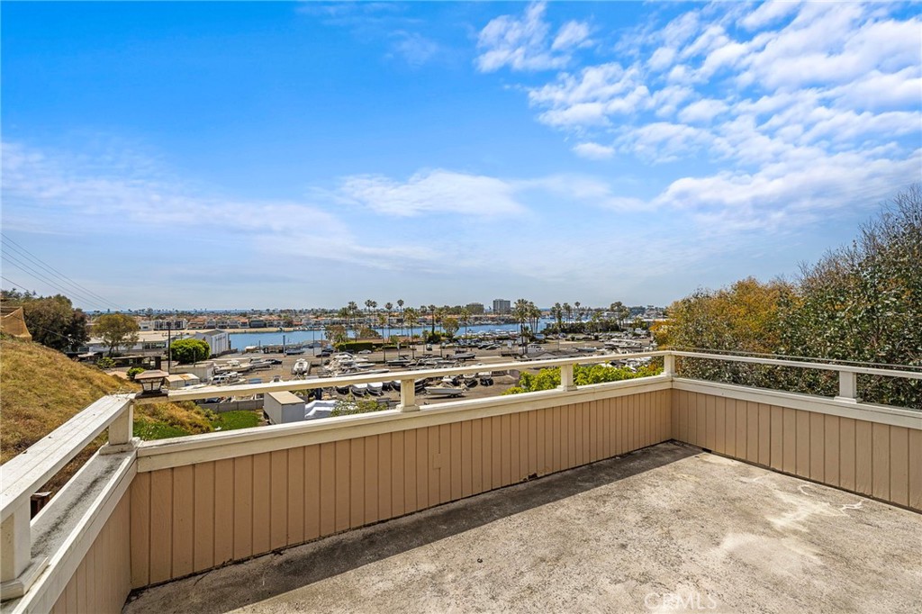2209 Cliff Drive