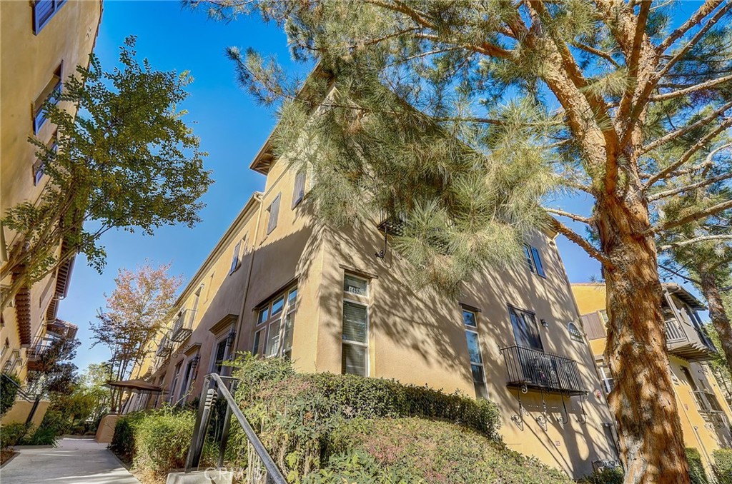 4452 Owens Street Unit: 106