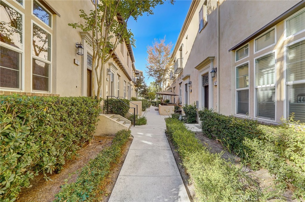 4452 Owens Street Unit: 106