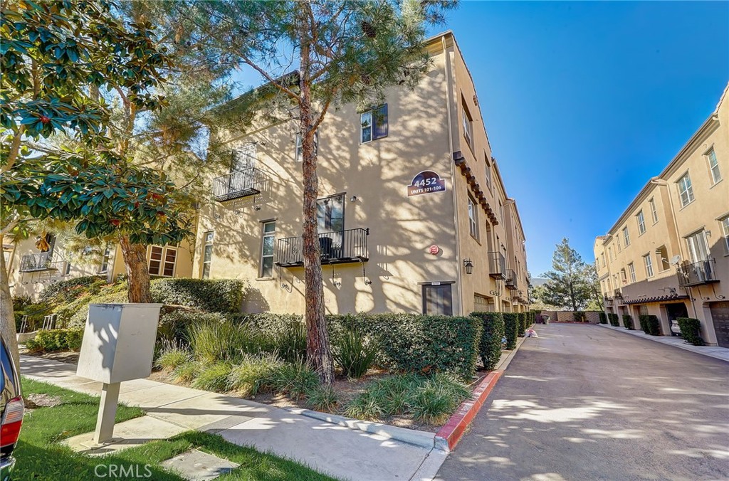 4452 Owens Street Unit: 106