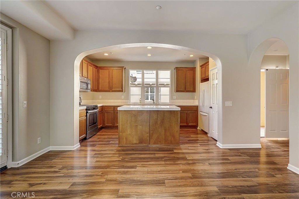 4452 Owens Street Unit: 106