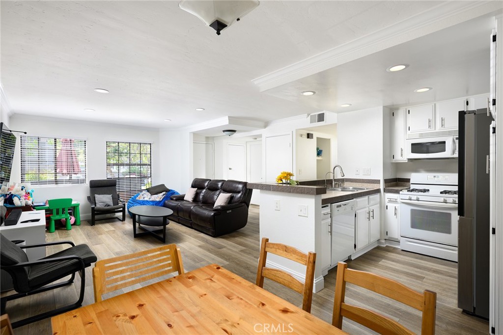 27286 Avenida De La Plata 141