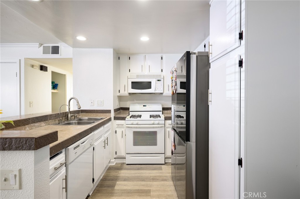 27286 Avenida De La Plata 141