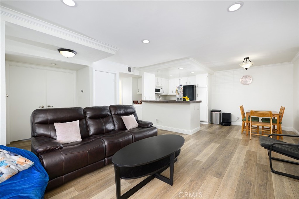 27286 Avenida De La Plata 141