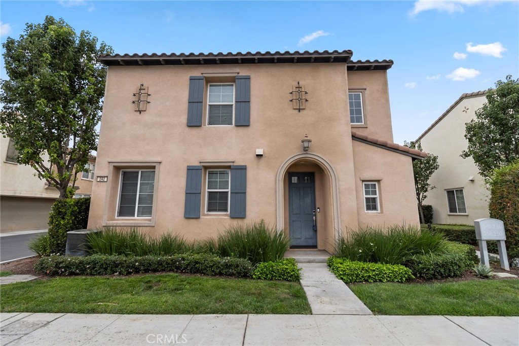 242 W Sparkleberry Avenue