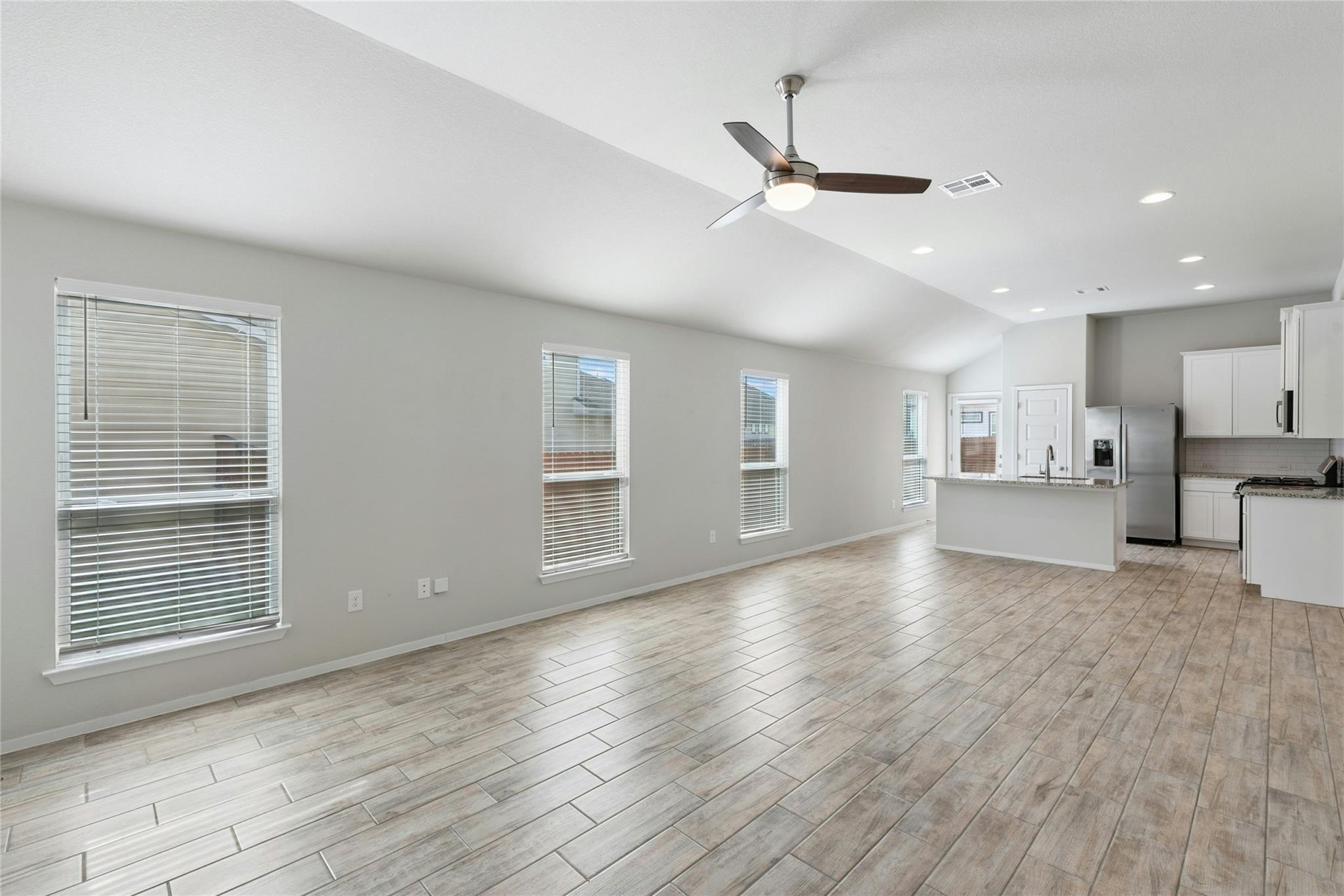 120 Lyndon DR