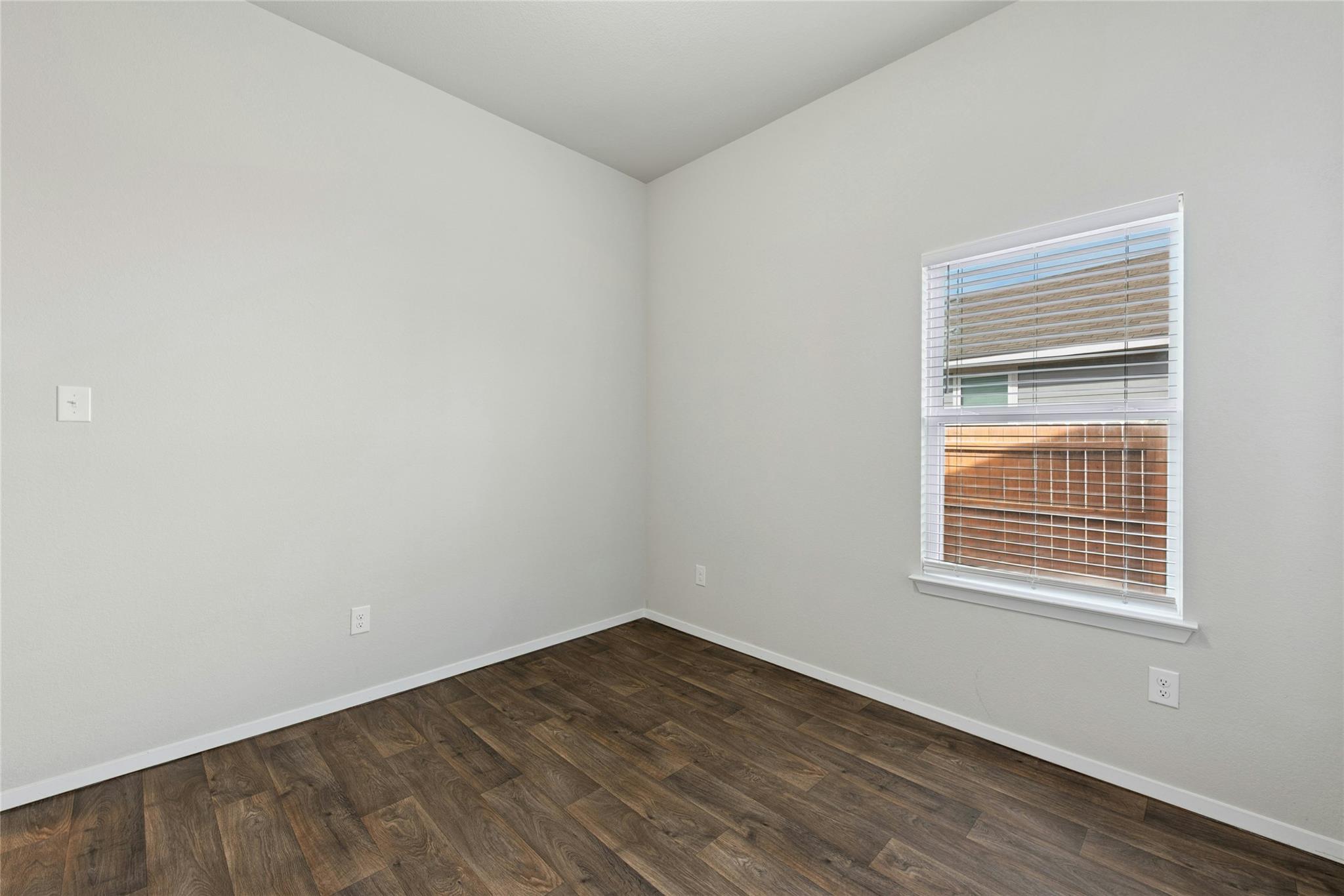 120 Lyndon DR