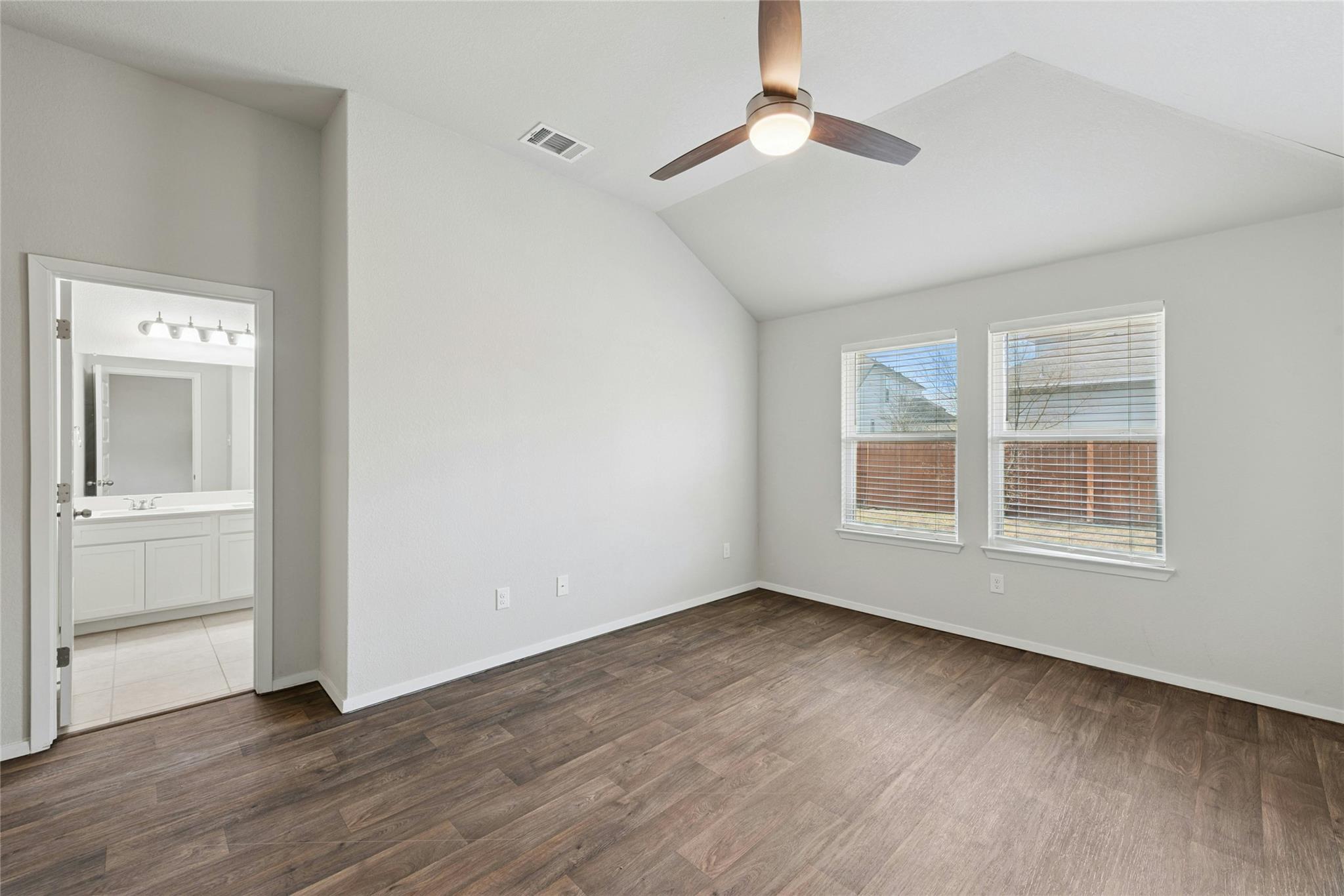 120 Lyndon DR