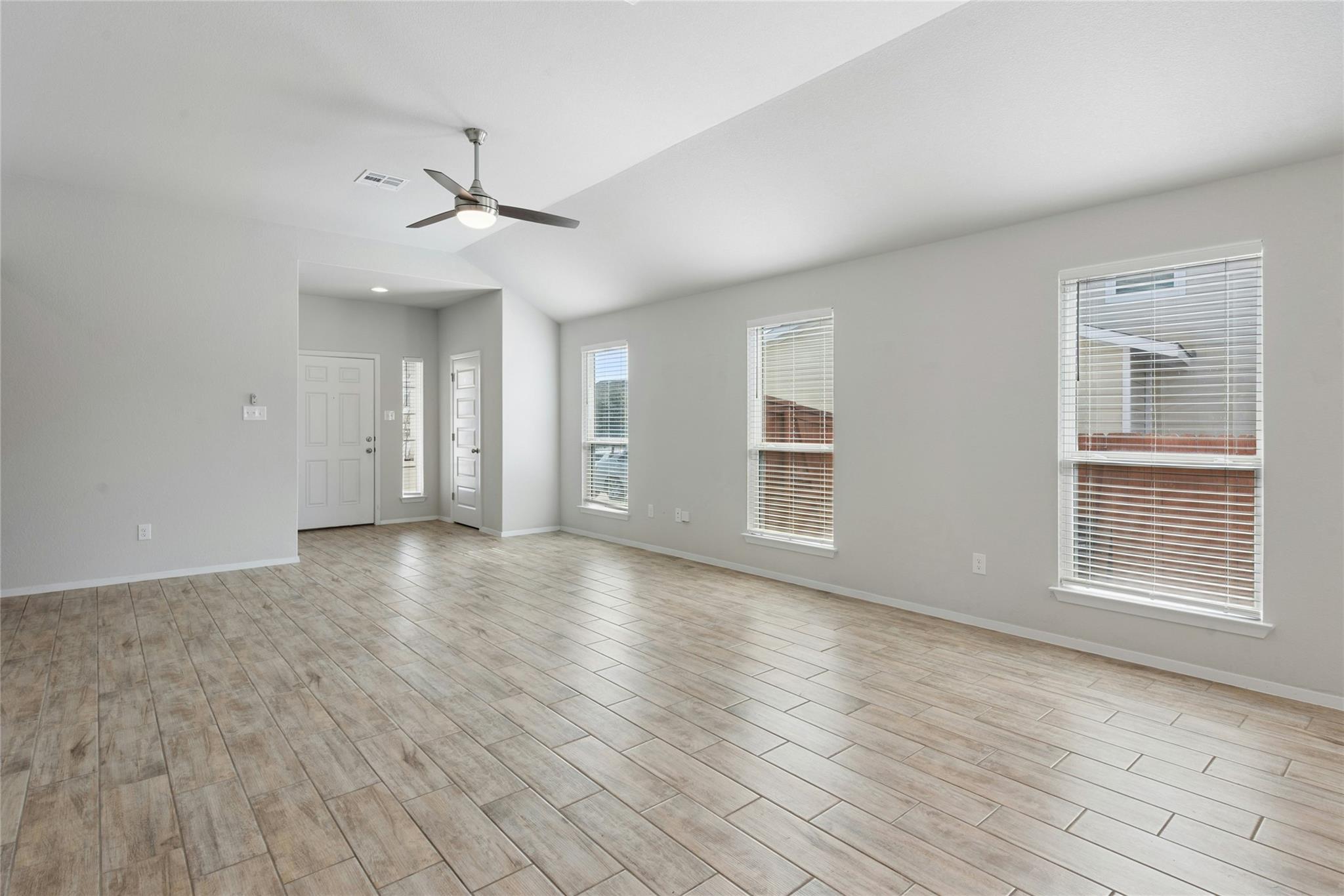 120 Lyndon DR