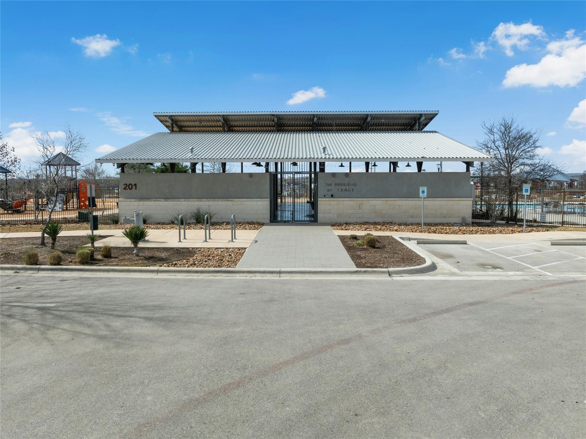 120 Lyndon DR