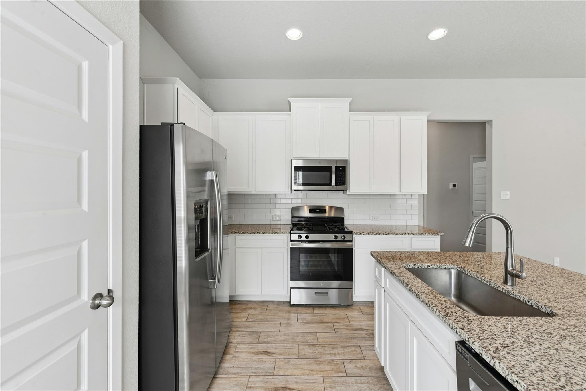 120 Lyndon DR