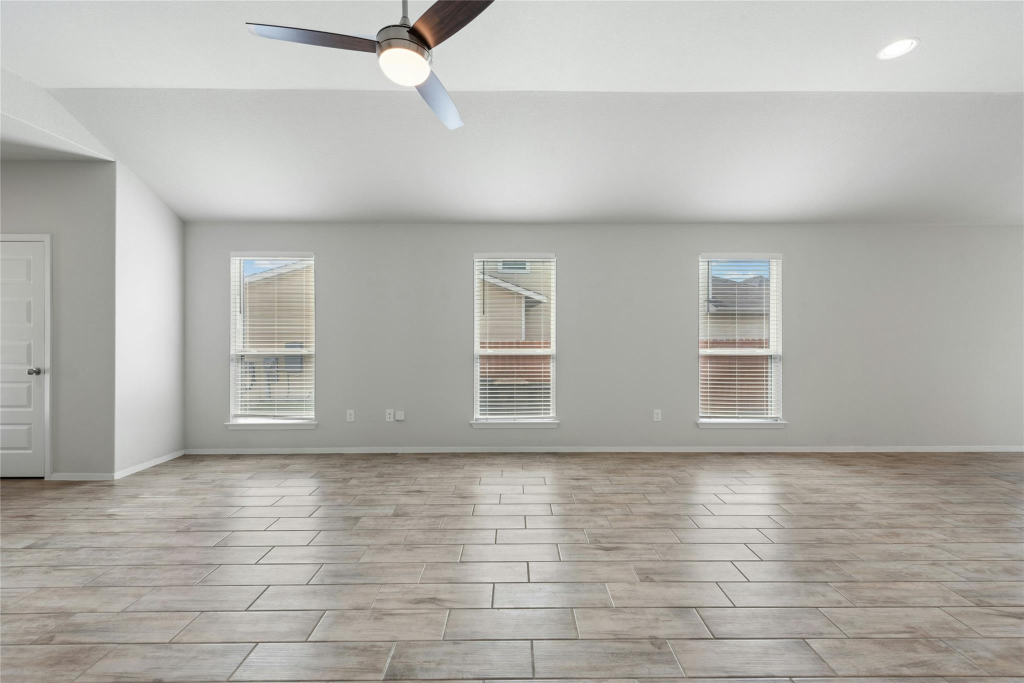 120 Lyndon DR