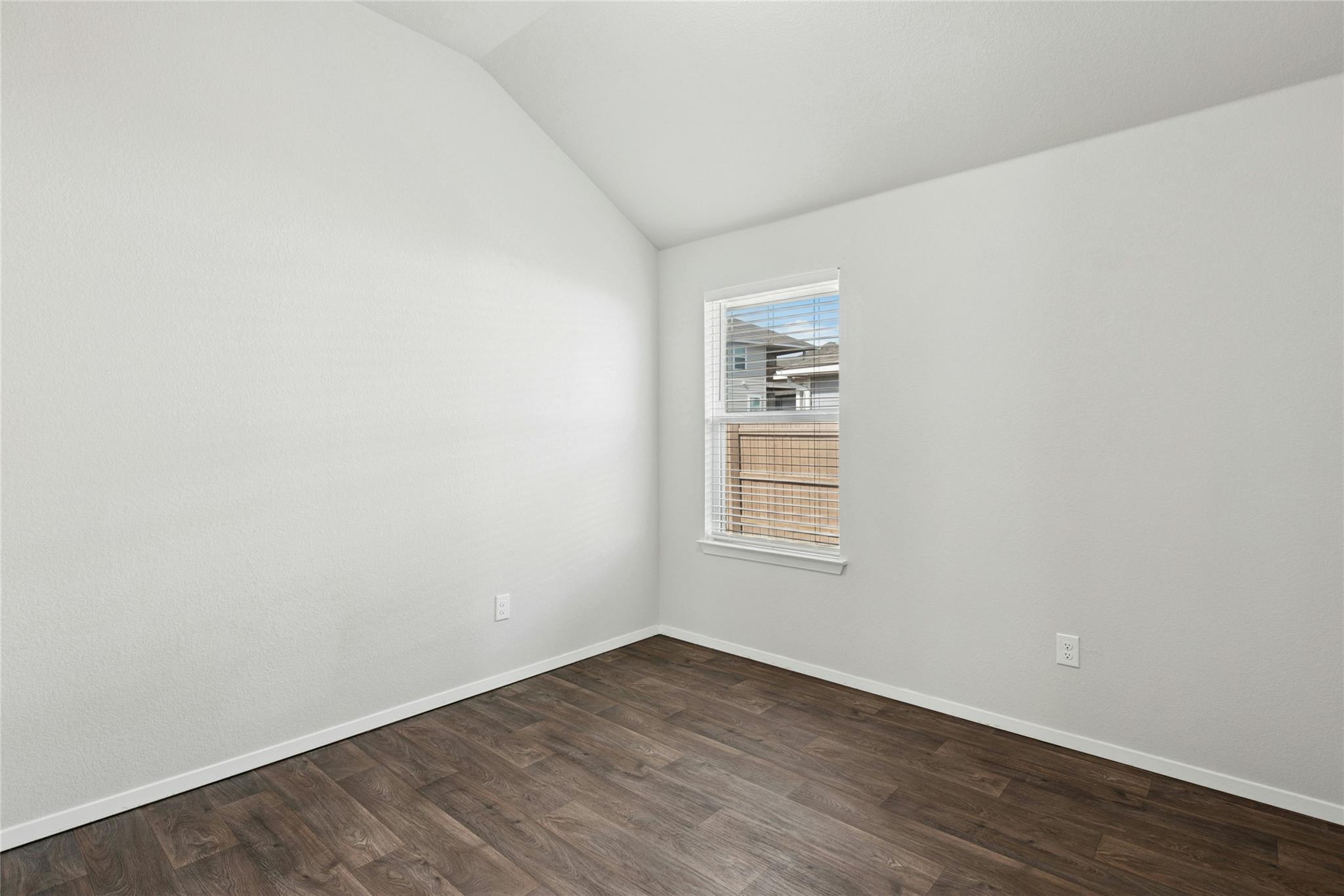 120 Lyndon DR