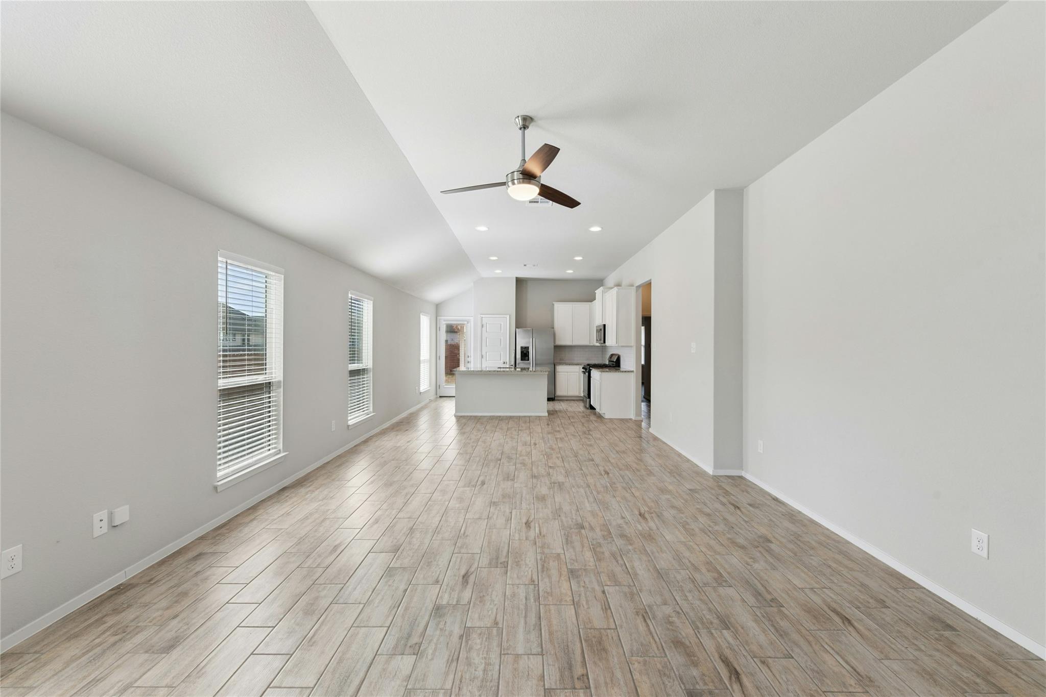 120 Lyndon DR