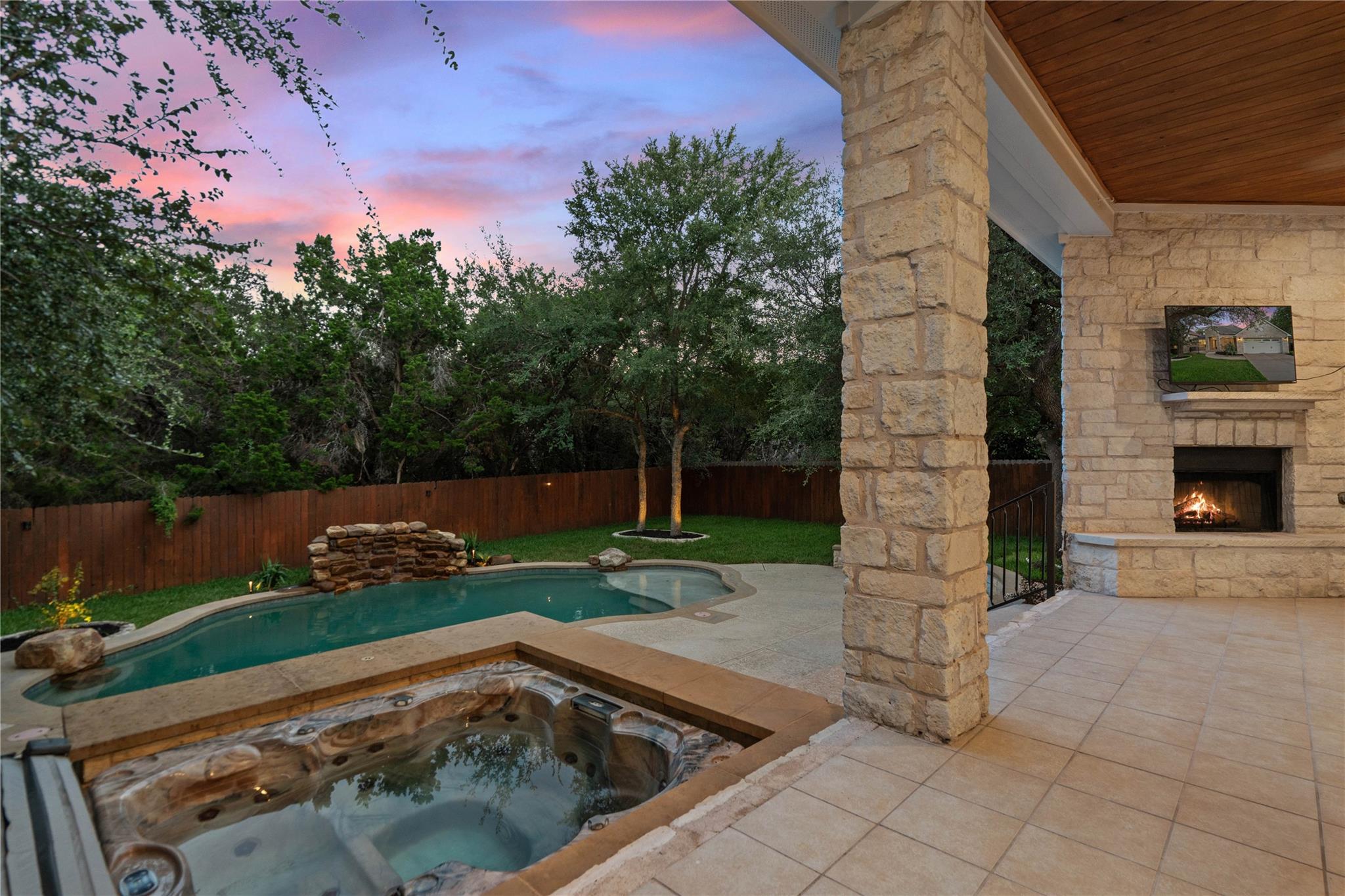 1807 Liberty Oaks BLVD