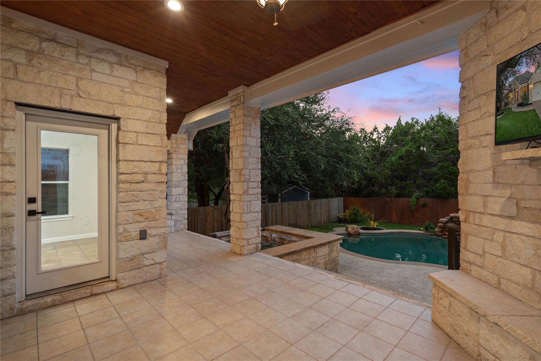 1807 Liberty Oaks BLVD