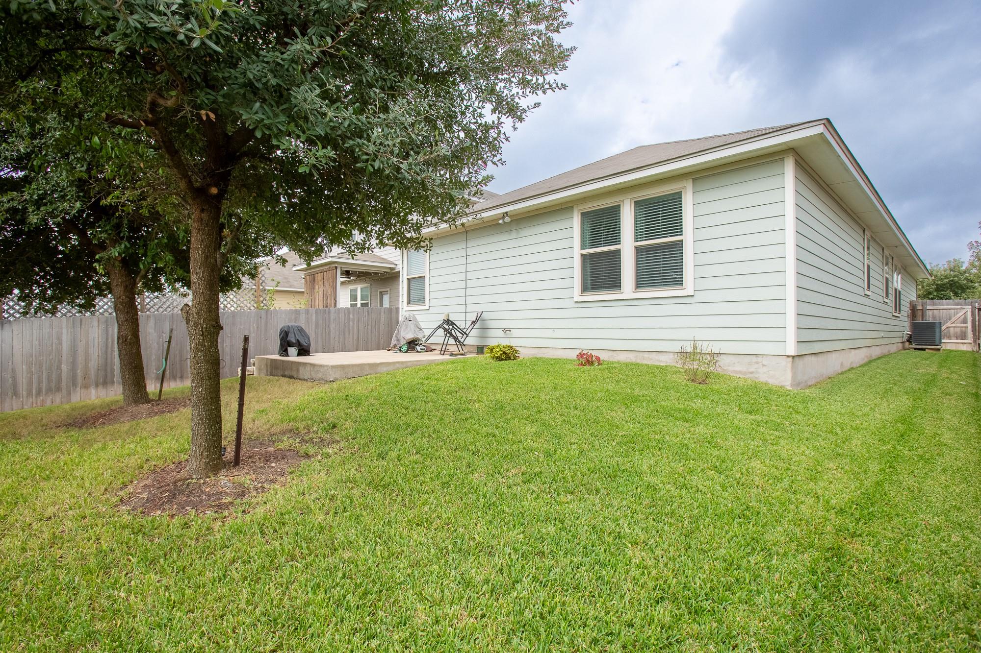 204 Twisted Oaks LN