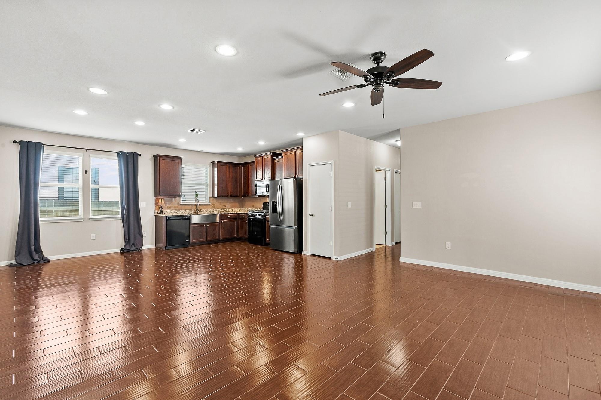 204 Twisted Oaks LN