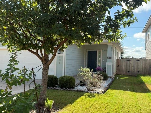 204 Twisted Oaks LN