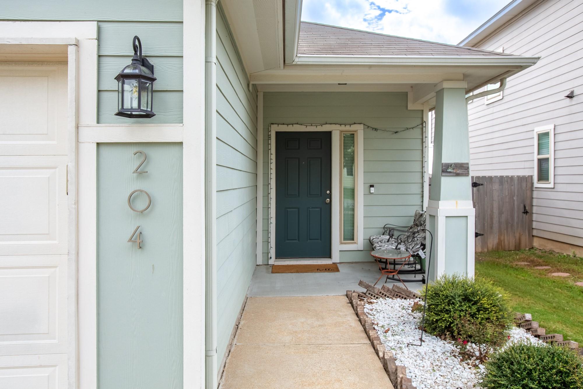 204 Twisted Oaks LN