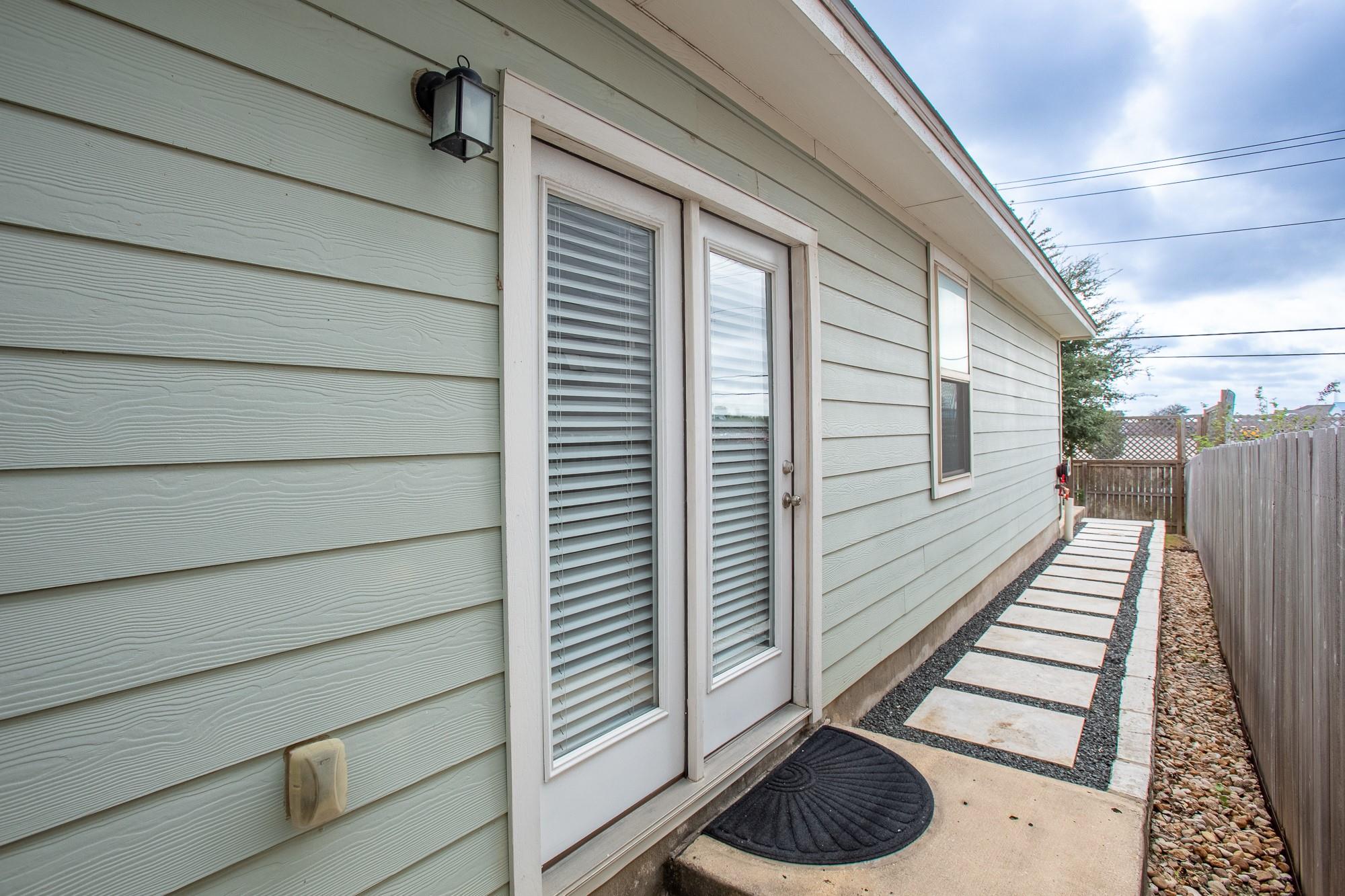 204 Twisted Oaks LN