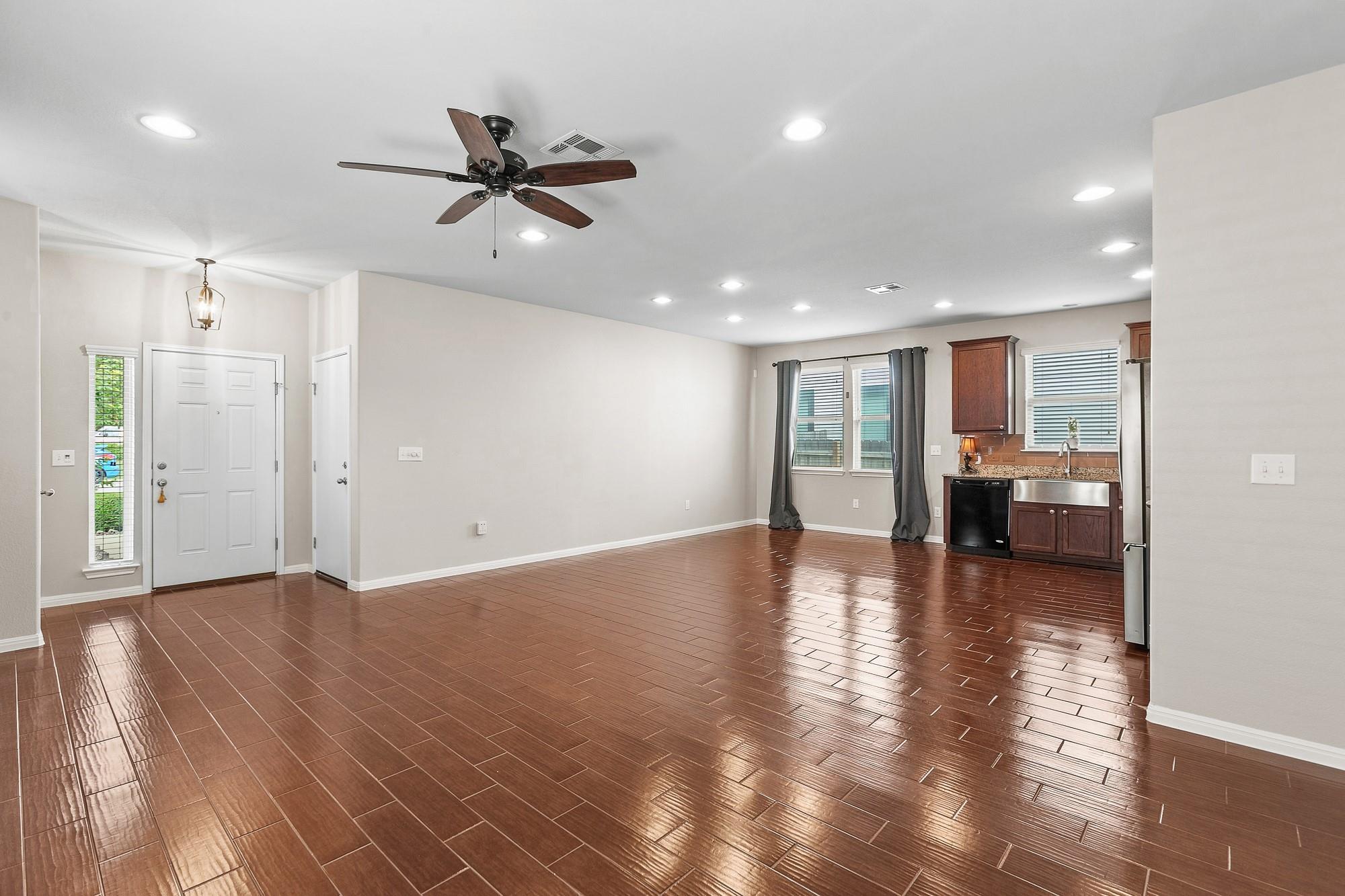 204 Twisted Oaks LN