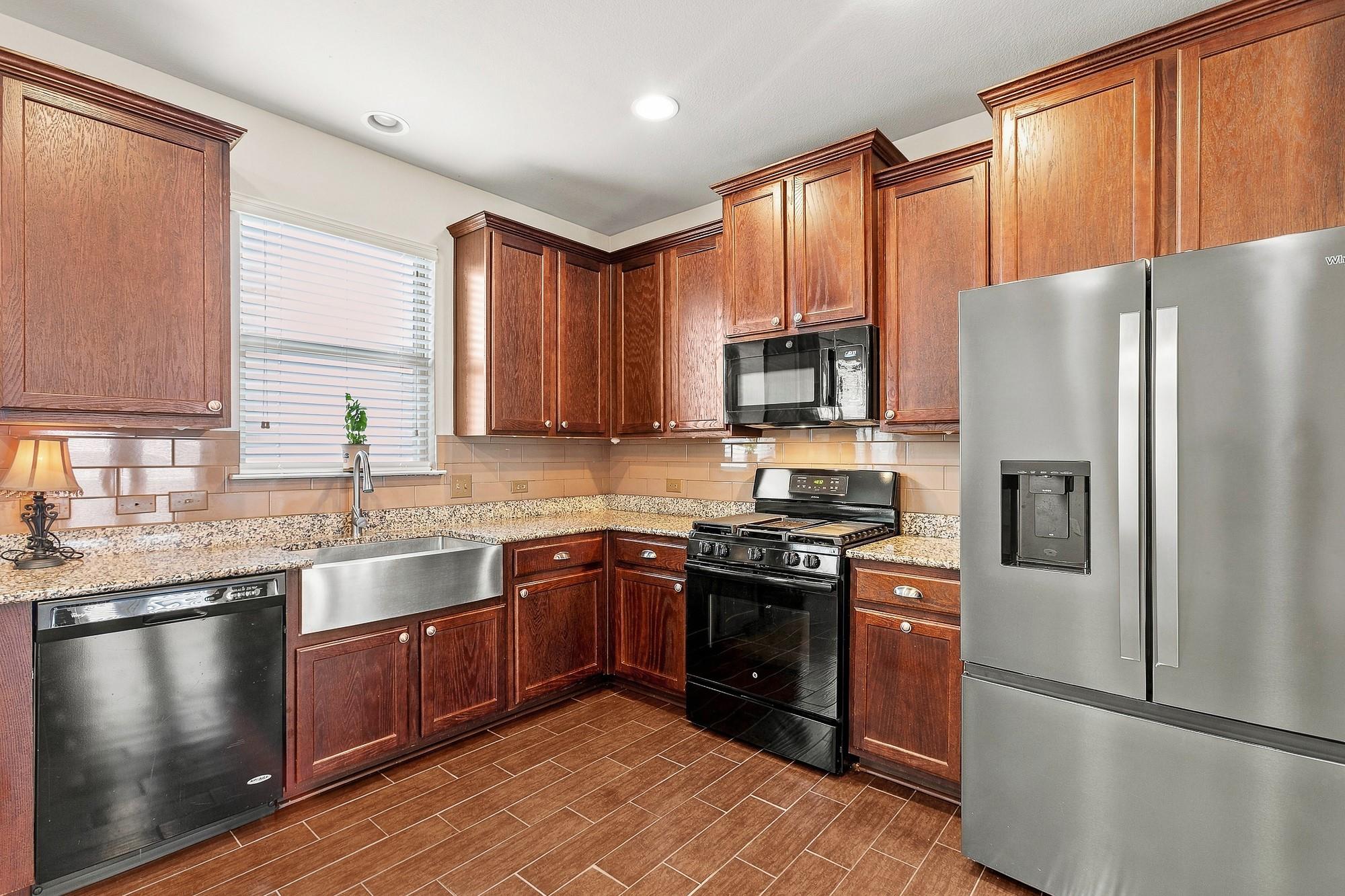 204 Twisted Oaks LN