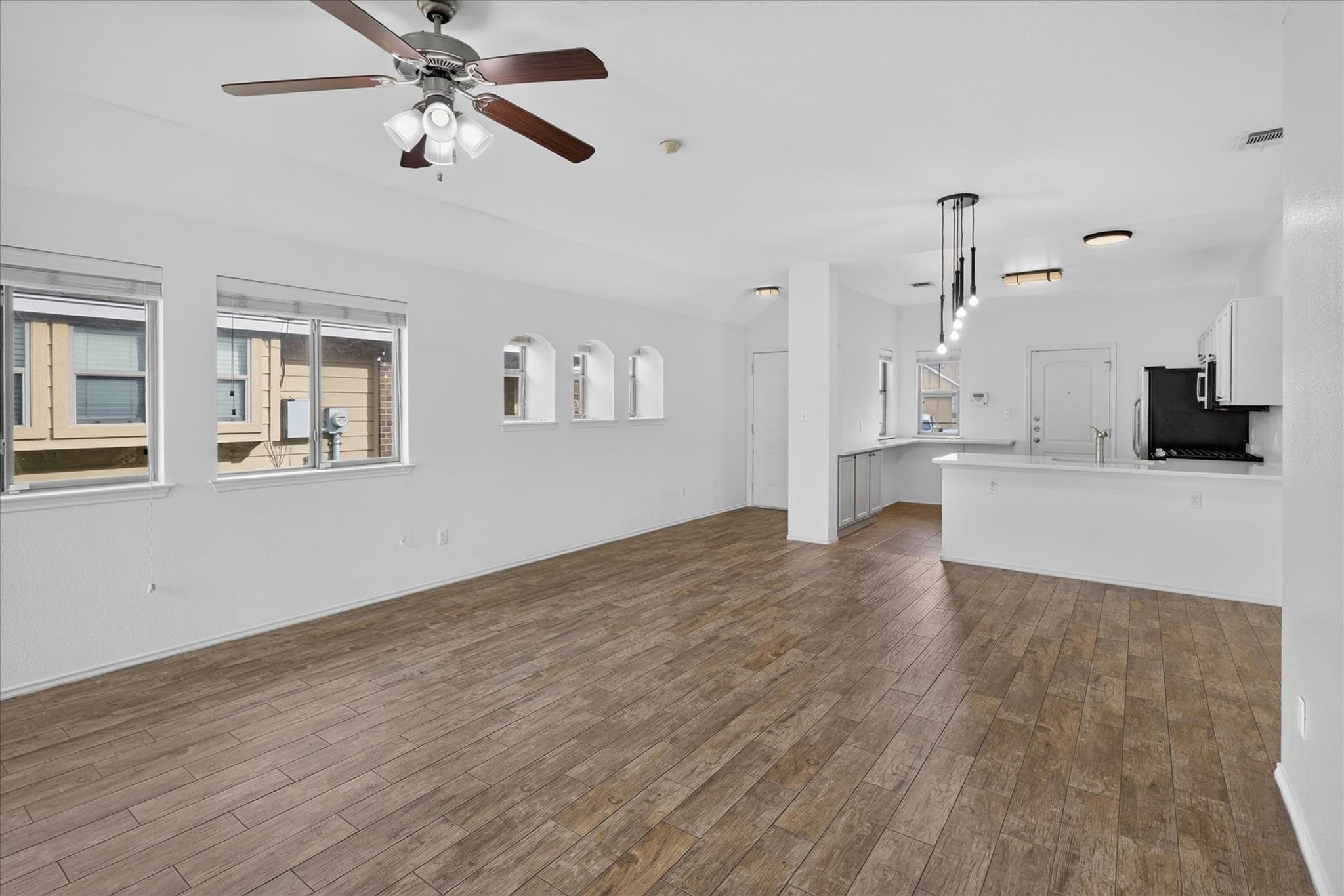 15111 Parrish LN