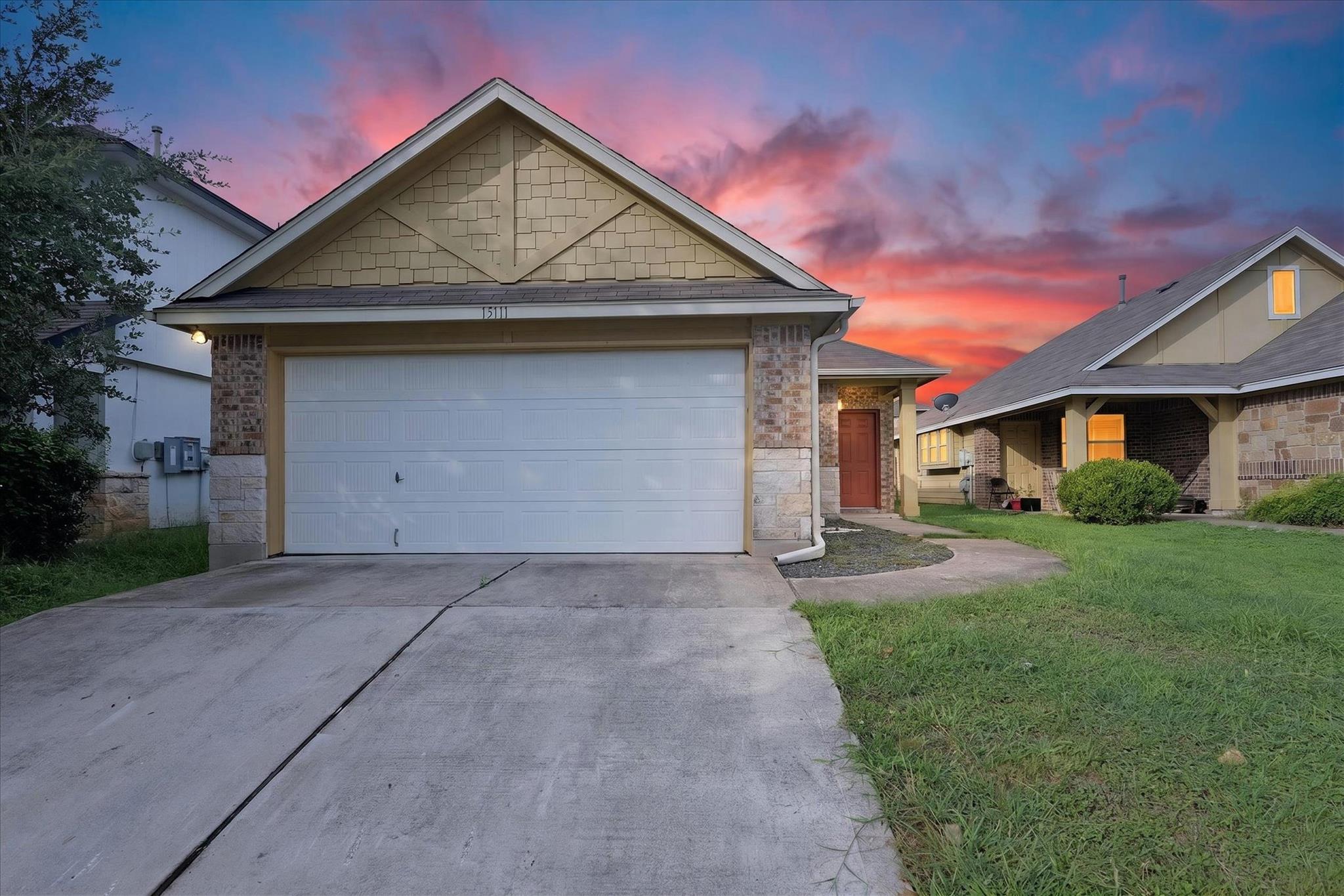 15111 Parrish LN