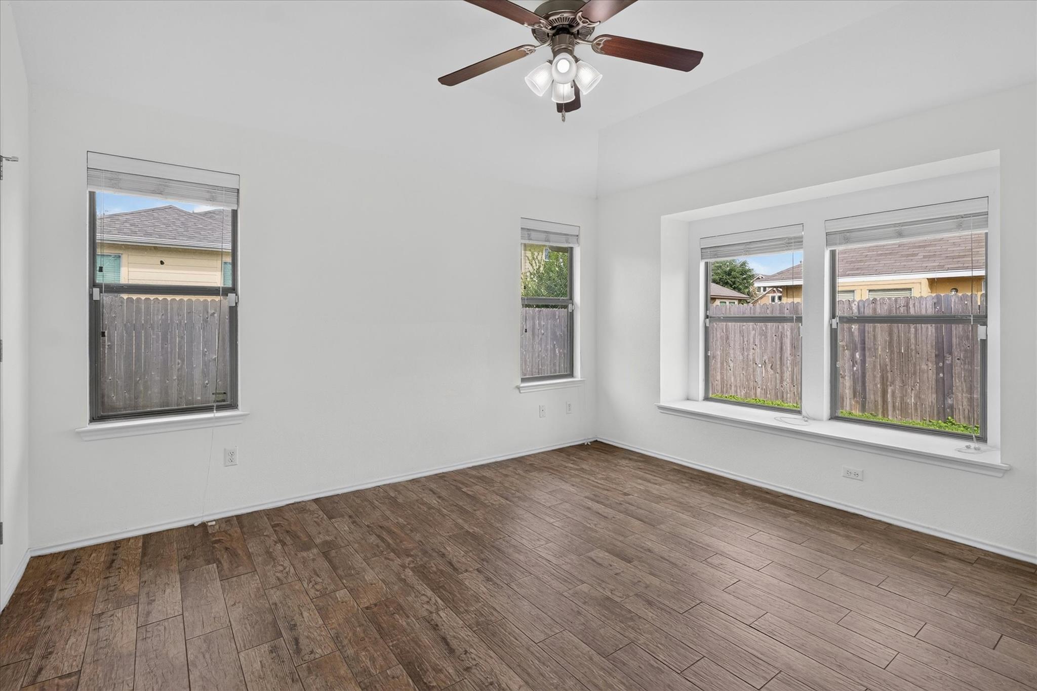 15111 Parrish LN