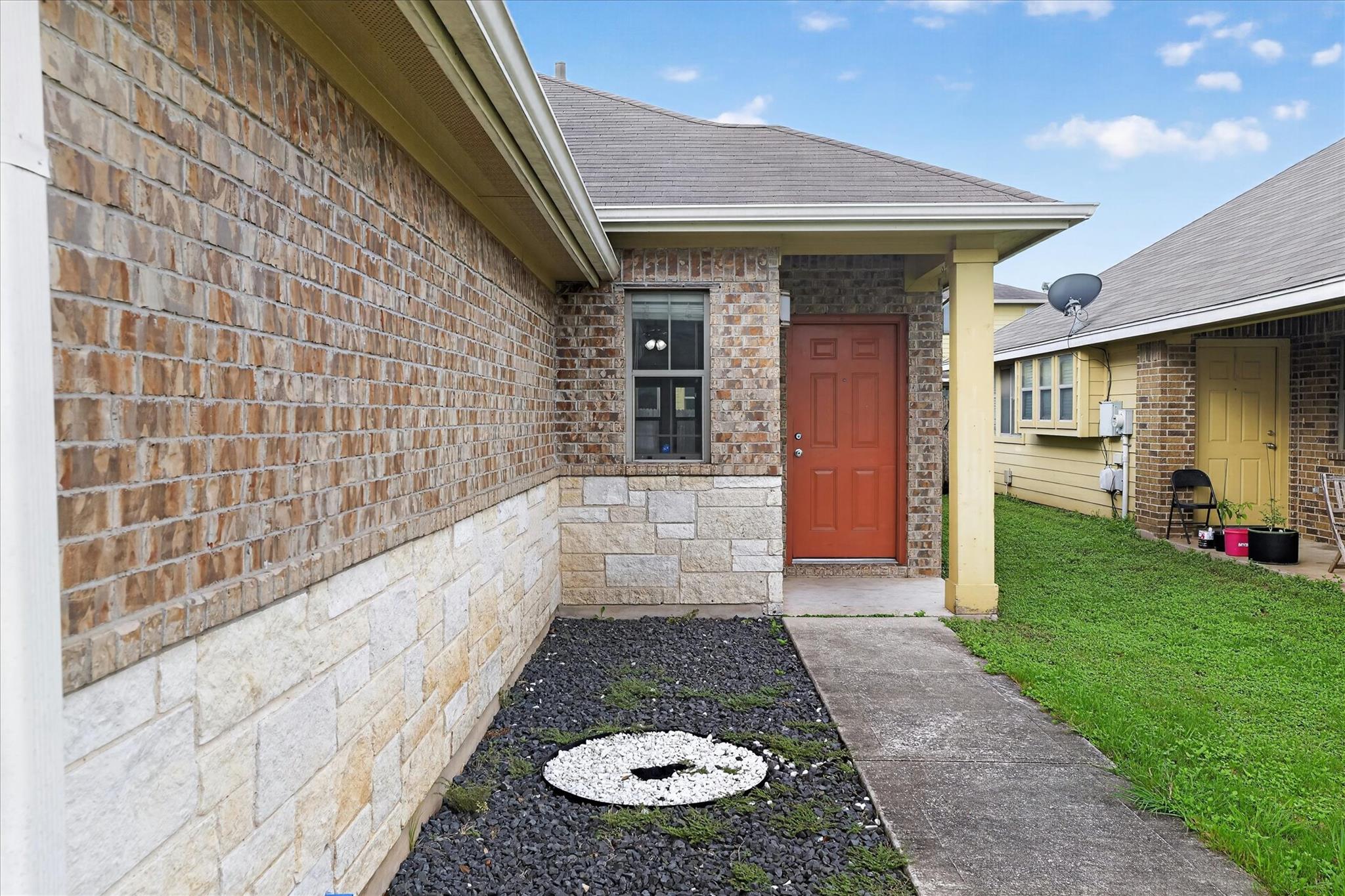 15111 Parrish LN