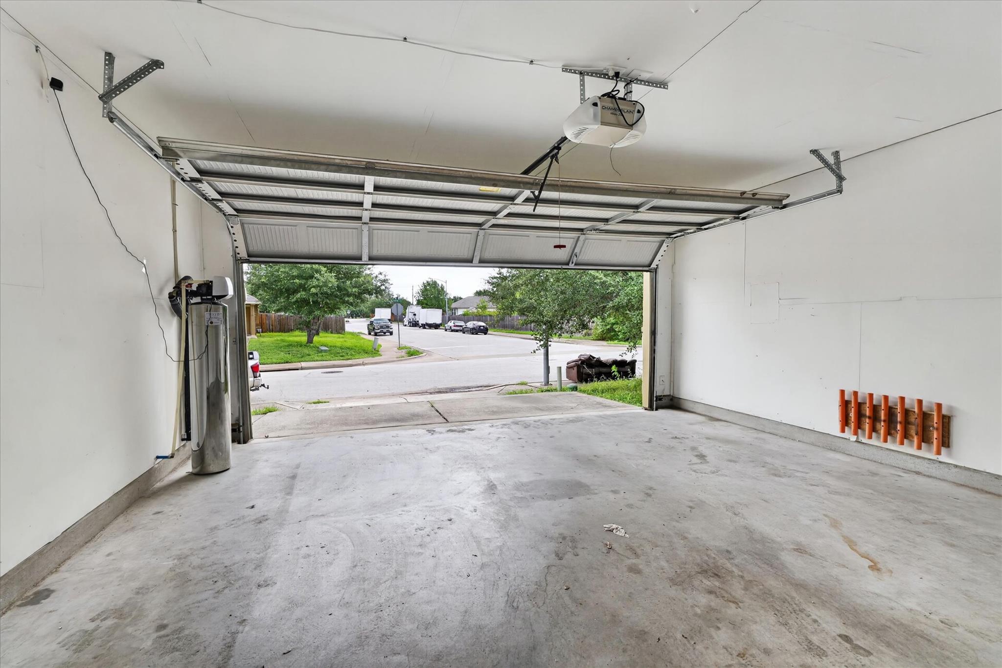 15111 Parrish LN