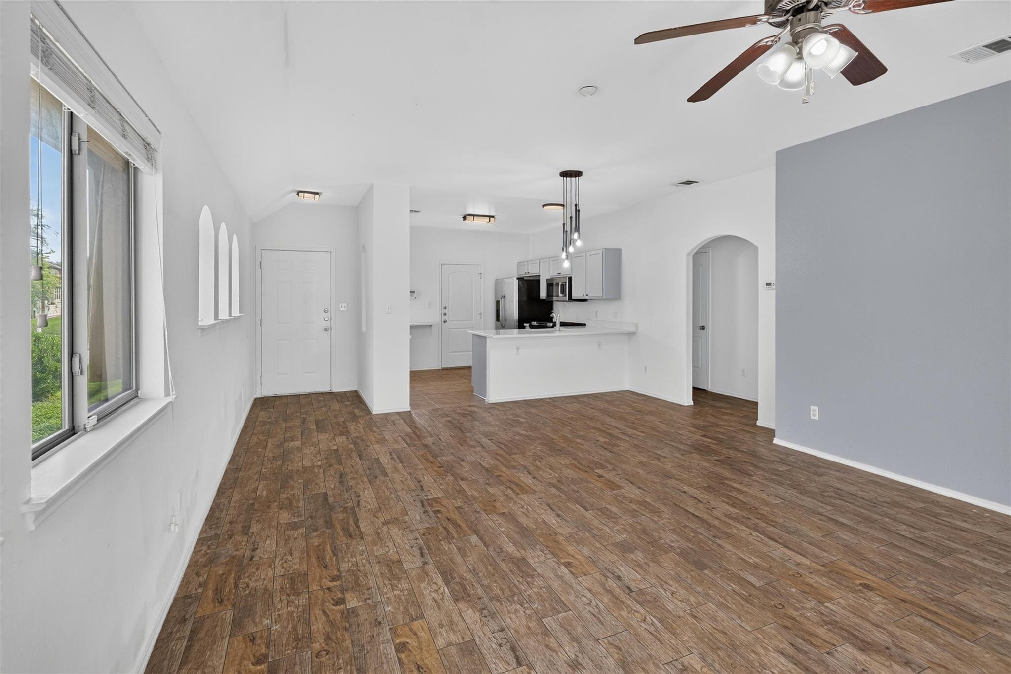15111 Parrish LN